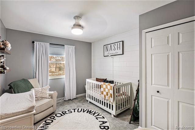 Builiding view seventeen for 3990 Cresthaven, Waterford, MI. 48328