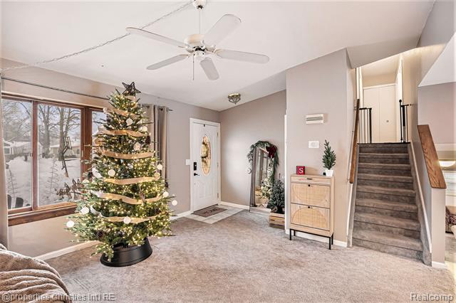 Builiding view six for 3990 Cresthaven, Waterford, MI. 48328