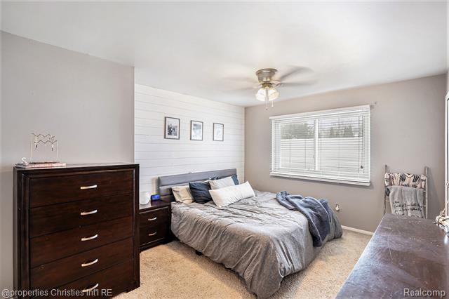 Builiding view ten for 3990 Cresthaven, Waterford, MI. 48328