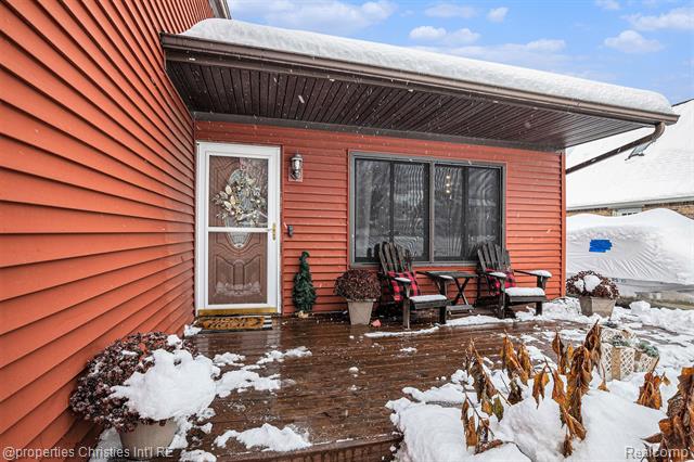 Builiding view three for 3990 Cresthaven, Waterford, MI. 48328