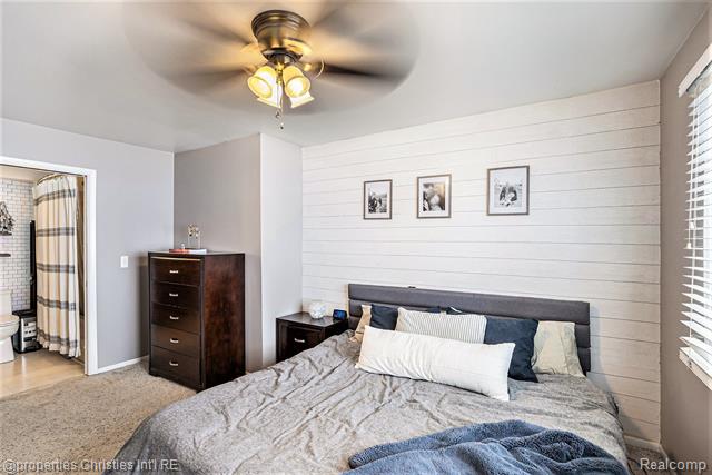 Builiding view twelve for 3990 Cresthaven, Waterford, MI. 48328