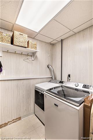 Builiding view twenty three for 3990 Cresthaven, Waterford, MI. 48328