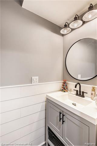 Builiding view twenty two for 3990 Cresthaven, Waterford, MI. 48328