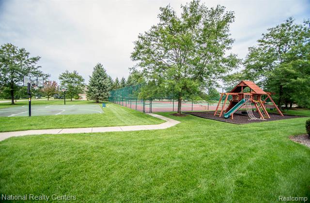 Builiding view fifty eight for 1042 Saint Andrews, Highland, MI. 48357