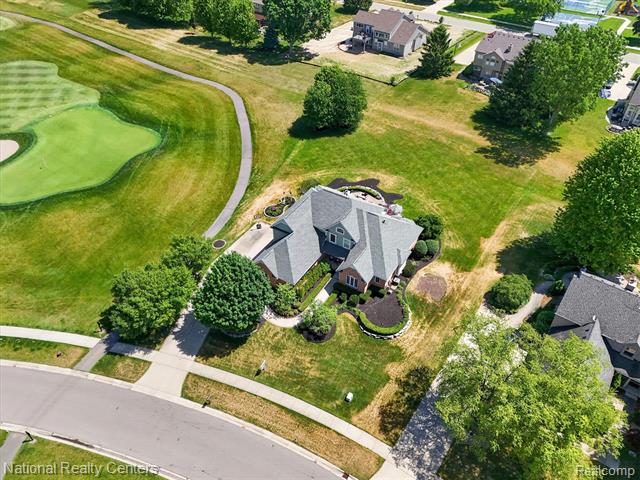 Builiding view forty four for 1042 Saint Andrews, Highland, MI. 48357