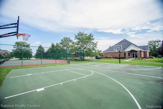 Builiding view sixty for 1042 Saint Andrews, Highland, MI. 48357