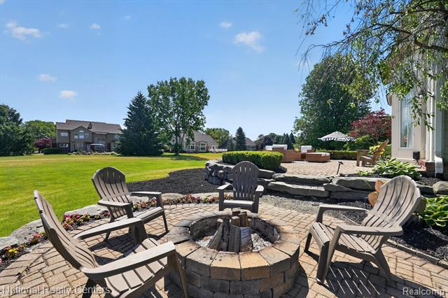 Builiding view thirty six for 1042 Saint Andrews, Highland, MI. 48357