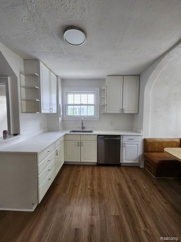 Builiding view twelve for 80 E Iroquois, Pontiac, MI. 48341