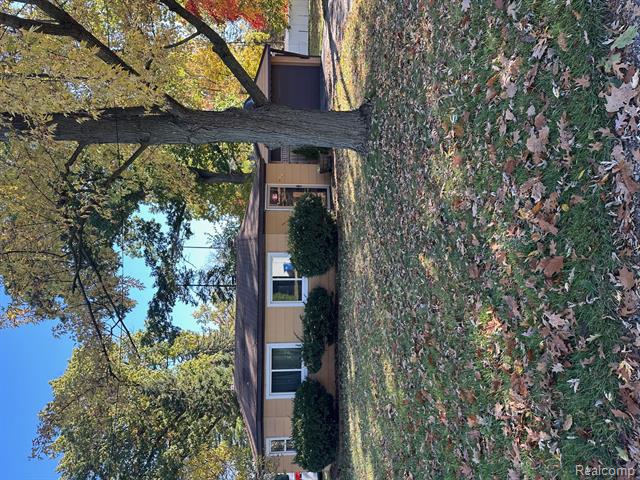 Builiding view eight for 941 Shoshone, Waterford, MI. 48327