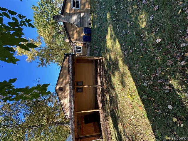 Builiding view eleven for 941 Shoshone, Waterford, MI. 48327