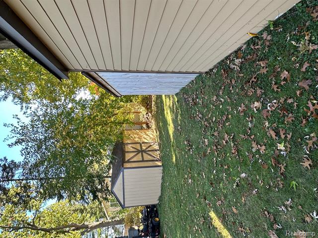 Builiding view ten for 941 Shoshone, Waterford, MI. 48327