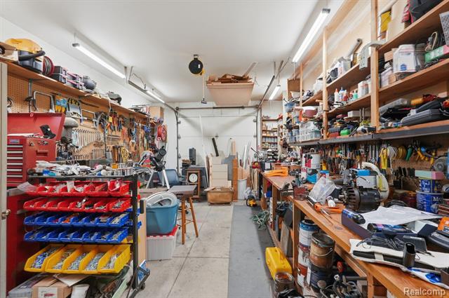 Builiding view forty six for 356 Avanti, Highland, MI. 48357