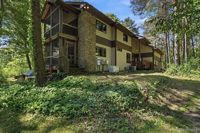 Builiding view seventy for 356 Avanti, Highland, MI. 48357