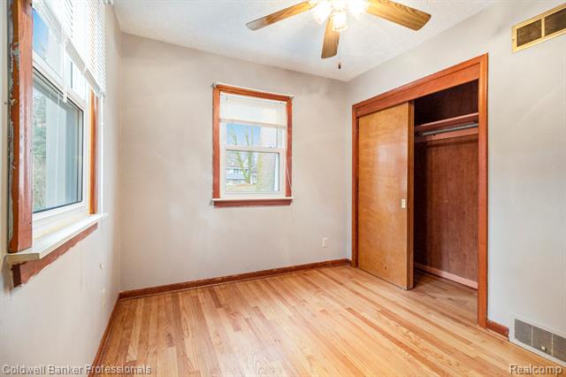 Builiding view eleven for 5010 Cass Elizabeth, Waterford, MI. 48327