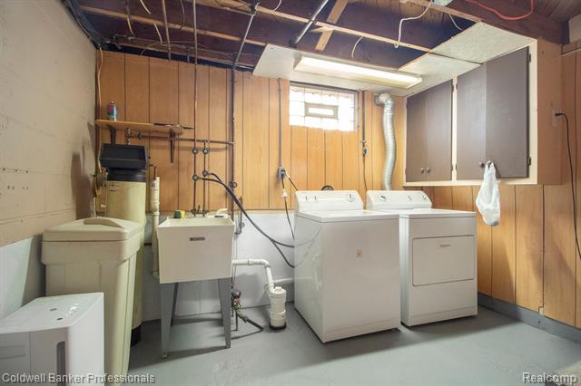 Builiding view fifteen for 5010 Cass Elizabeth, Waterford, MI. 48327