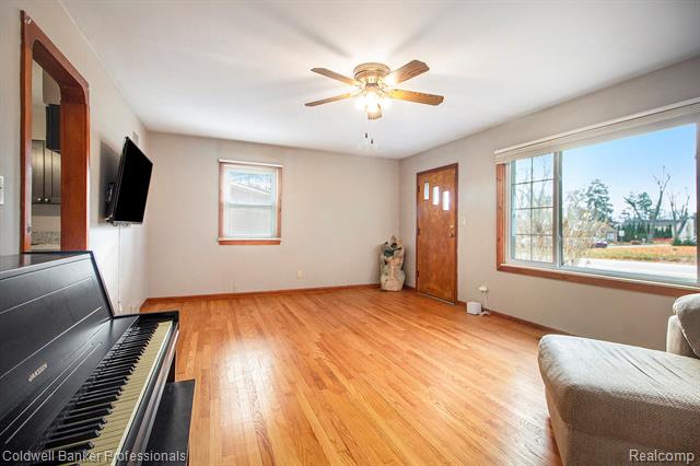 Builiding view four for 5010 Cass Elizabeth, Waterford, MI. 48327