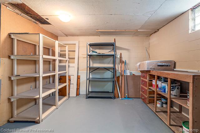 Builiding view fourteen for 5010 Cass Elizabeth, Waterford, MI. 48327