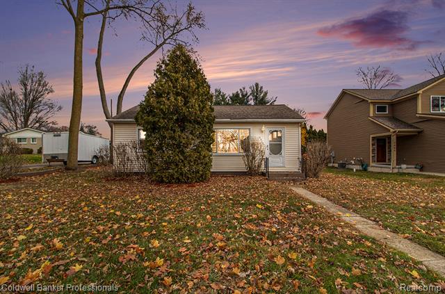 Builiding view one for 5010 Cass Elizabeth, Waterford, MI. 48327