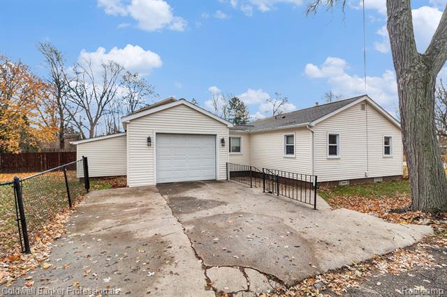 Builiding view sixteen for 5010 Cass Elizabeth, Waterford, MI. 48327