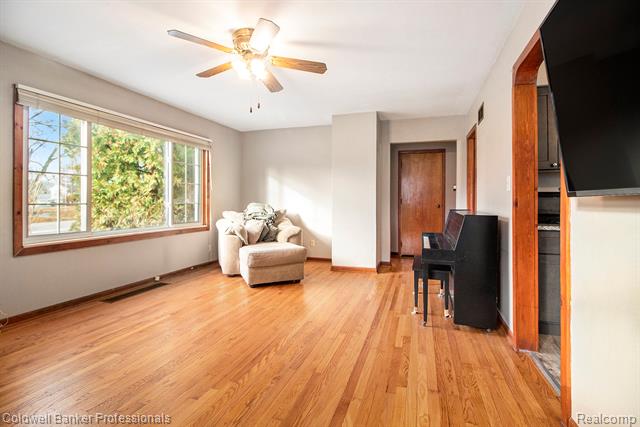 Builiding view three for 5010 Cass Elizabeth, Waterford, MI. 48327