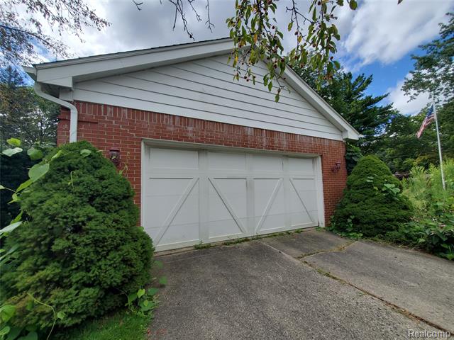 Builiding view forty two for 8276 Appleway, Grand Blanc, MI. 48439