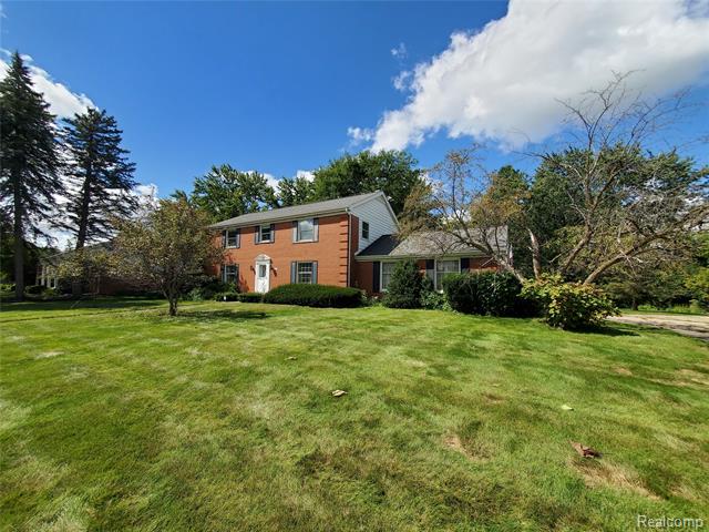 Builiding view one for 8276 Appleway, Grand Blanc, MI. 48439