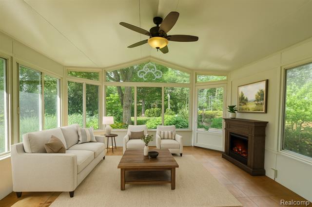 Builiding view six for 8276 Appleway, Grand Blanc, MI. 48439