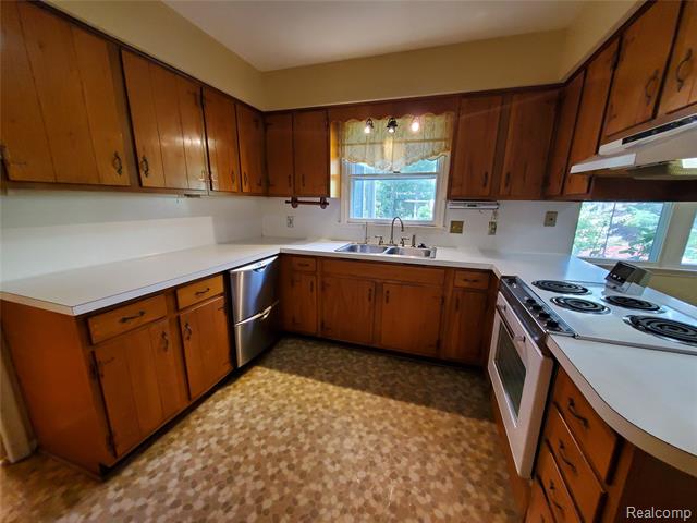 Builiding view sixteen for 8276 Appleway, Grand Blanc, MI. 48439