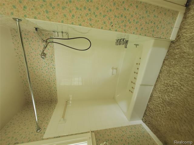 Builiding view thirty three for 8276 Appleway, Grand Blanc, MI. 48439