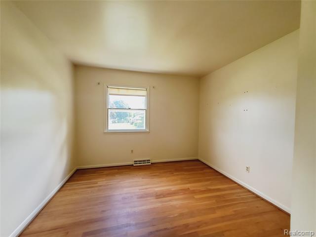 Builiding view twenty seven for 8276 Appleway, Grand Blanc, MI. 48439