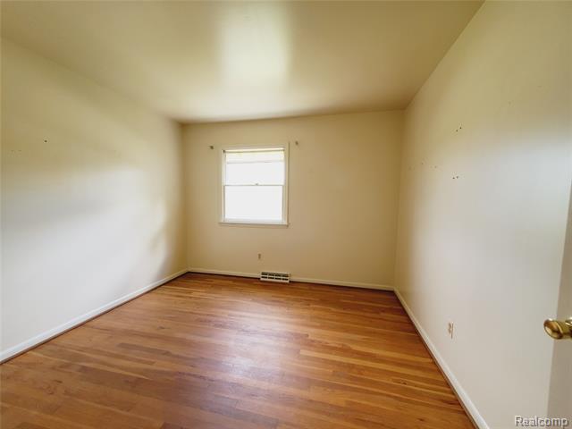 Builiding view twenty six for 8276 Appleway, Grand Blanc, MI. 48439