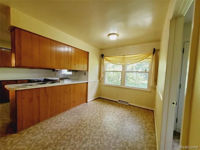 Builiding view twenty for 8276 Appleway, Grand Blanc, MI. 48439