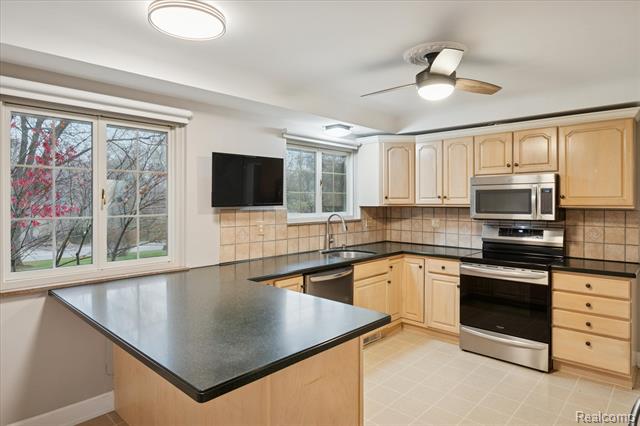 Builiding view eleven for 30609 Inkster, Franklin, MI. 48025