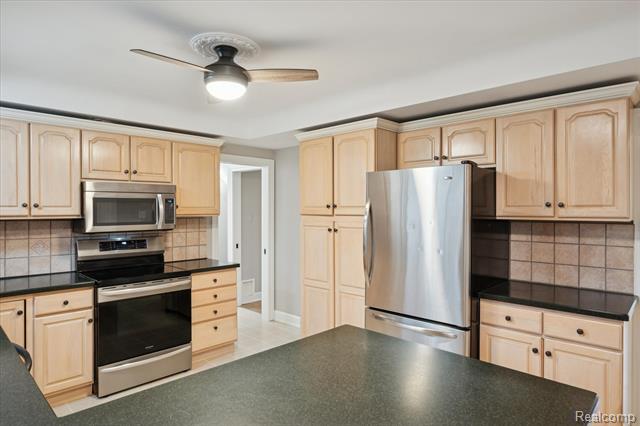 Builiding view fourteen for 30609 Inkster, Franklin, MI. 48025