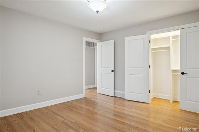 Builiding view nineteen for 30609 Inkster, Franklin, MI. 48025