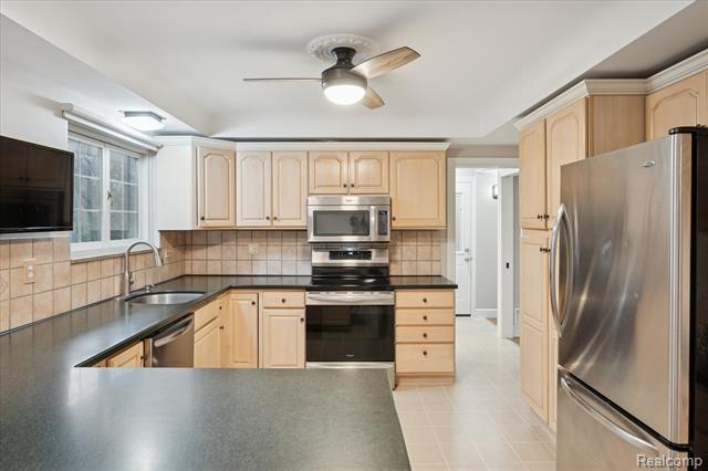 Builiding view thirteen for 30609 Inkster, Franklin, MI. 48025