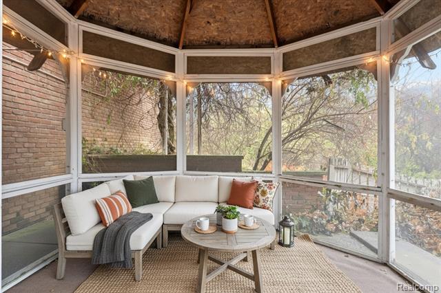 Builiding view thirty five for 30609 Inkster, Franklin, MI. 48025