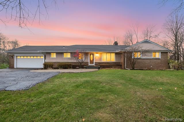 Builiding view thirty seven for 30609 Inkster, Franklin, MI. 48025