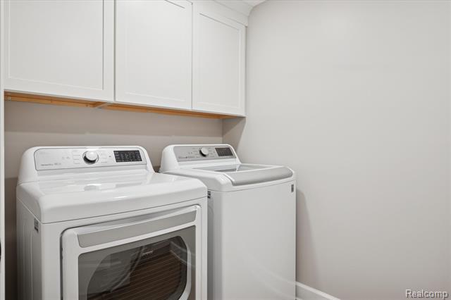 Builiding view thirty for 30609 Inkster, Franklin, MI. 48025