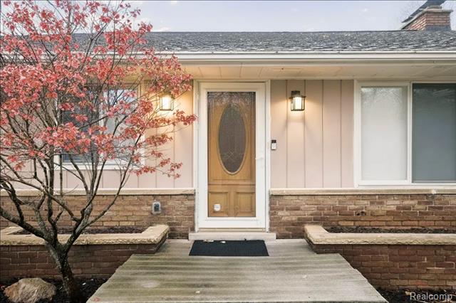 Builiding view three for 30609 Inkster, Franklin, MI. 48025