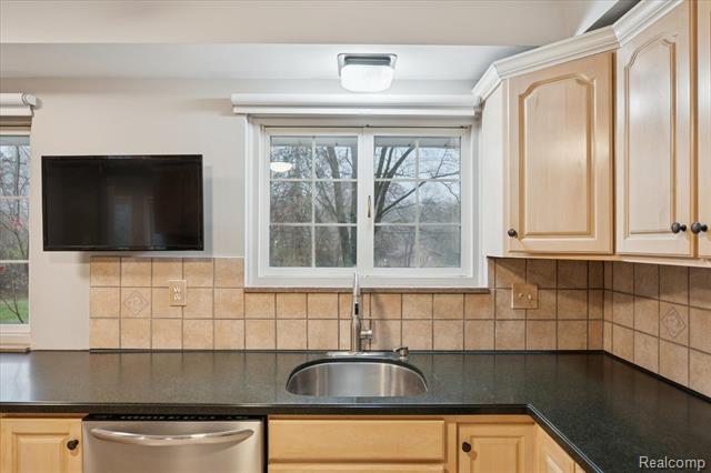 Builiding view twelve for 30609 Inkster, Franklin, MI. 48025