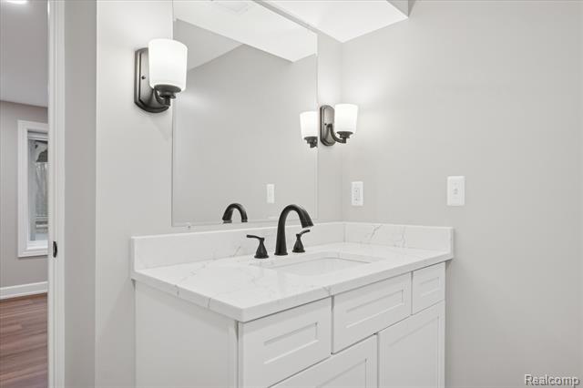 Builiding view twenty nine for 30609 Inkster, Franklin, MI. 48025