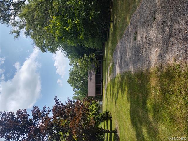 front view for 8996 Main Street, Whitmore Lake, Mi. 48189