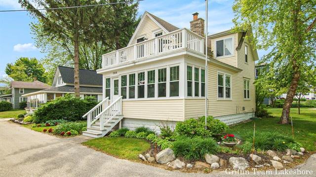 front view for 1194 Beach Drive, Holland, Mi. 49423