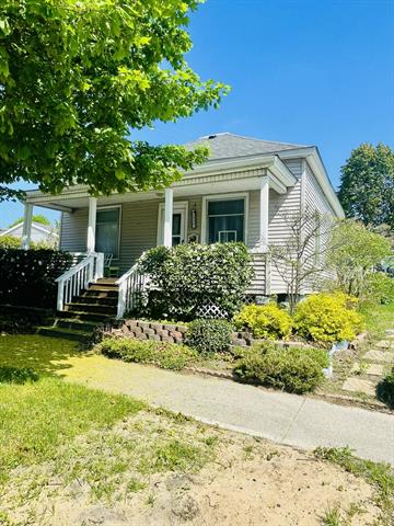 front view for 404 W Court Street, Ludington, Mi. 49431
