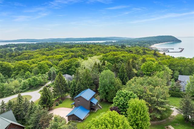 front view for 110 W Terrace Lane, Leland, Mi. 49654