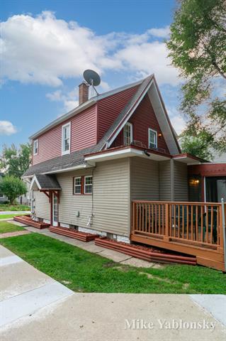 Builiding view thirty two for 465 Kenwood, Grand Rapids, MI. 49505