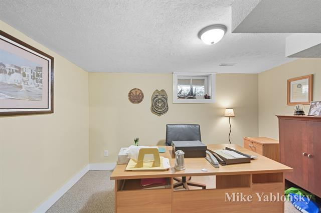 Builiding view twenty nine for 465 Kenwood, Grand Rapids, MI. 49505