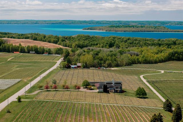 Builiding view eighteen for 2721 Nelson, Traverse City, MI. 49686