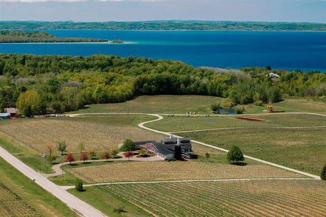 Builiding view seventeen for 2721 Nelson, Traverse City, MI. 49686